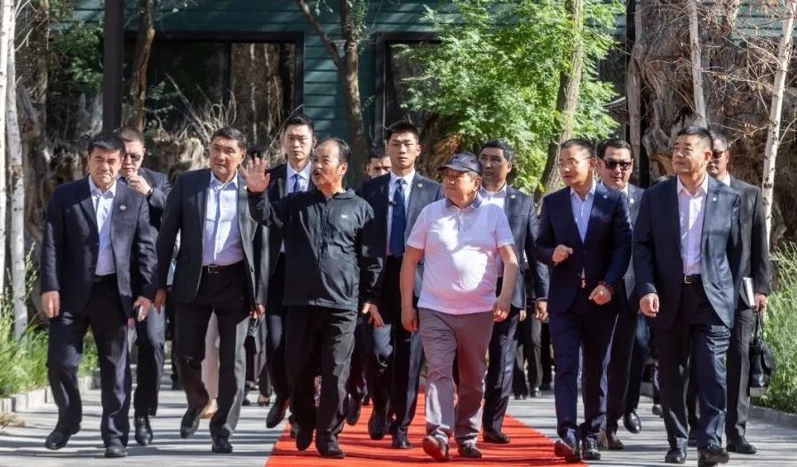 吉爾吉斯共和國總理阿·紮帕羅夫到訪澳门太阳网城官网集團